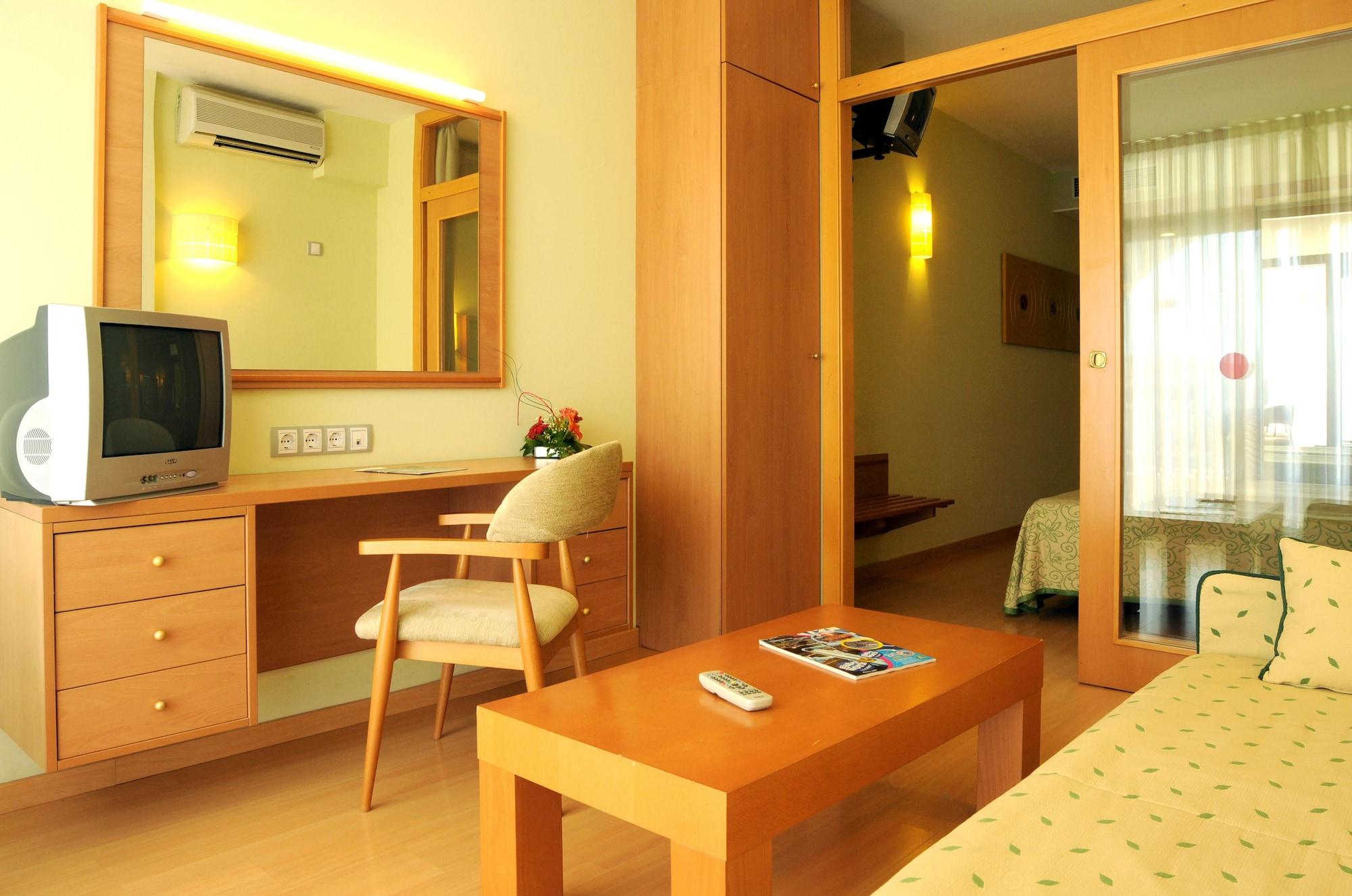 Evenia Olympic Suites Lloret de Mar Exterior photo